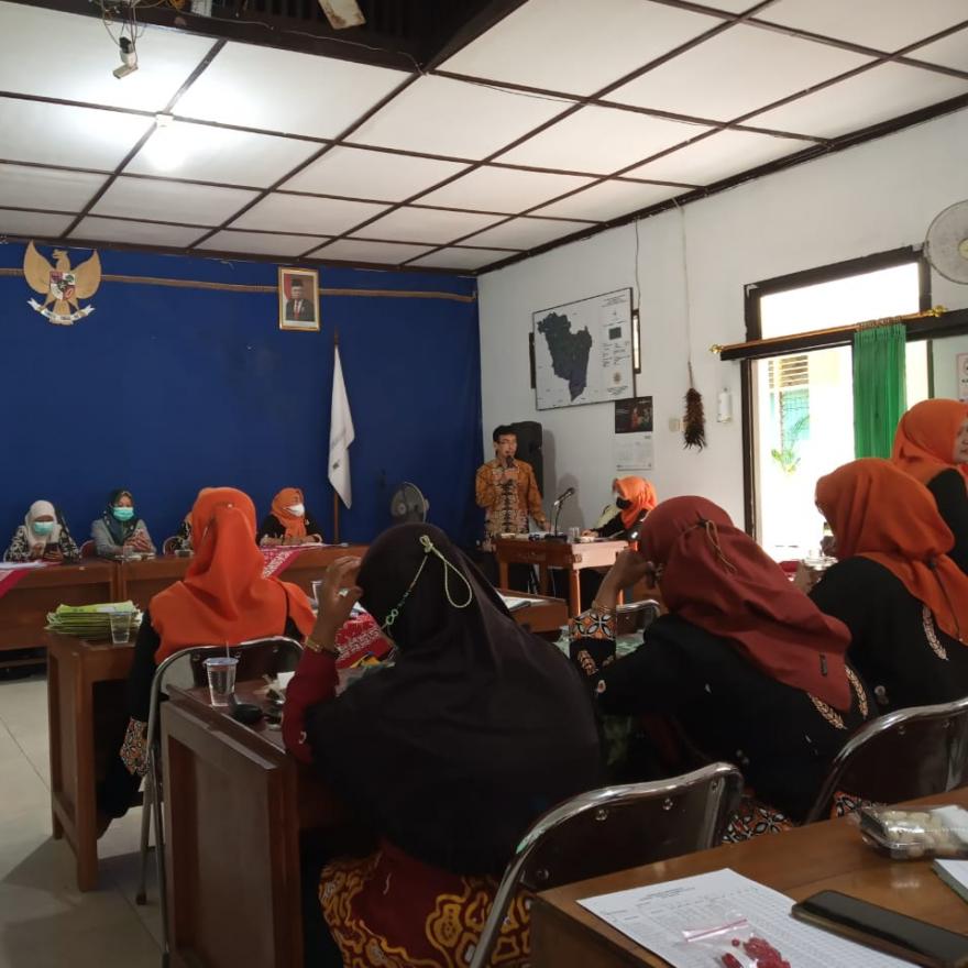 Pertemuan Rutin PKK Apsari dan Kader, Puskesmas 1 Kokap Sosialisasikan tentang TBC